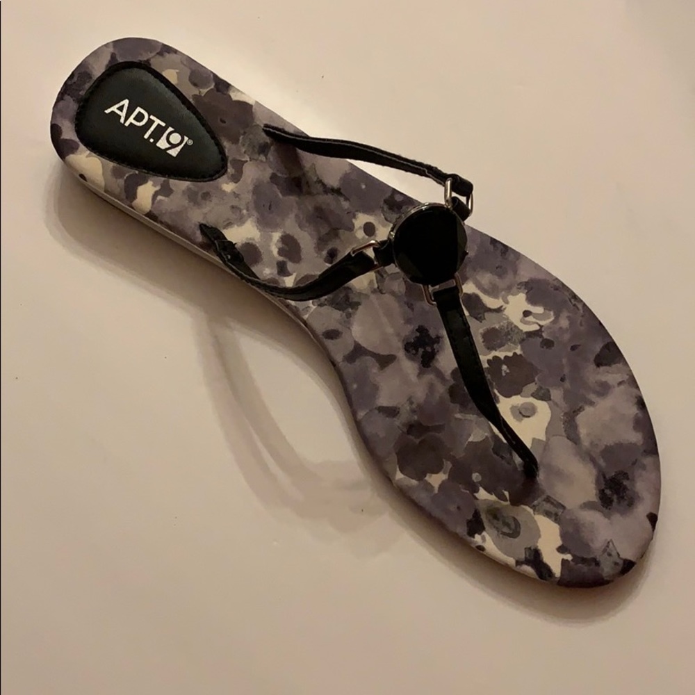 ⭐️LAST CHANCE ITEM⭐️ APT 9 Sandals